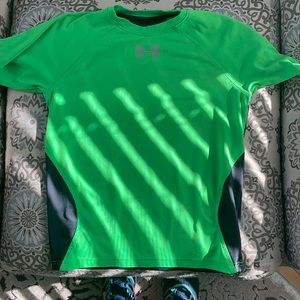 Under Armour boys t-shirt size YM